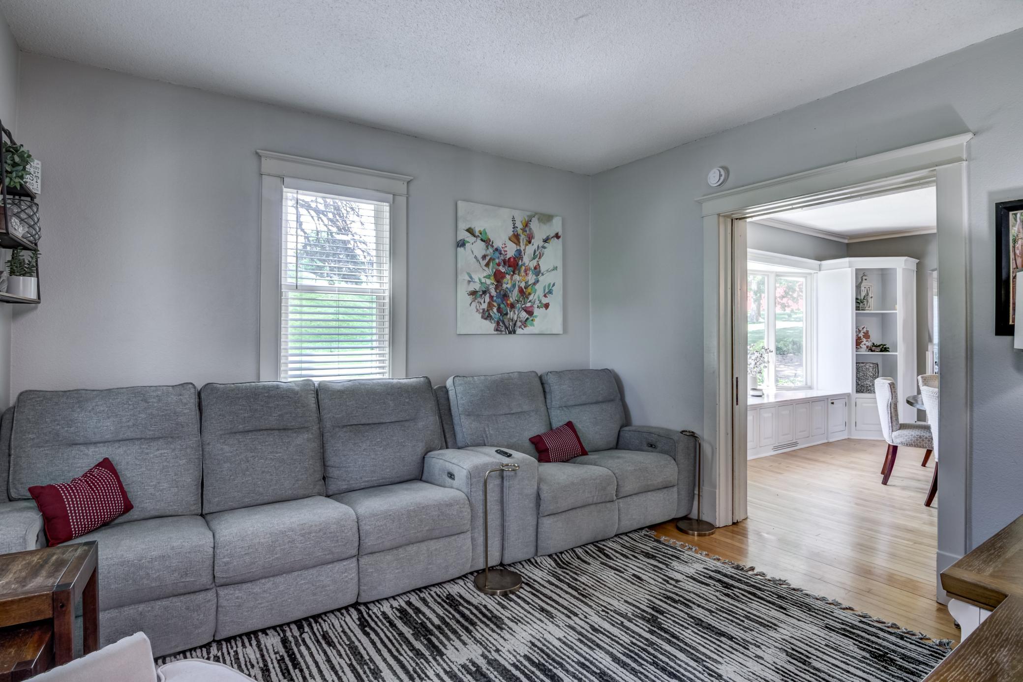 02 - Living Room-2.jpg