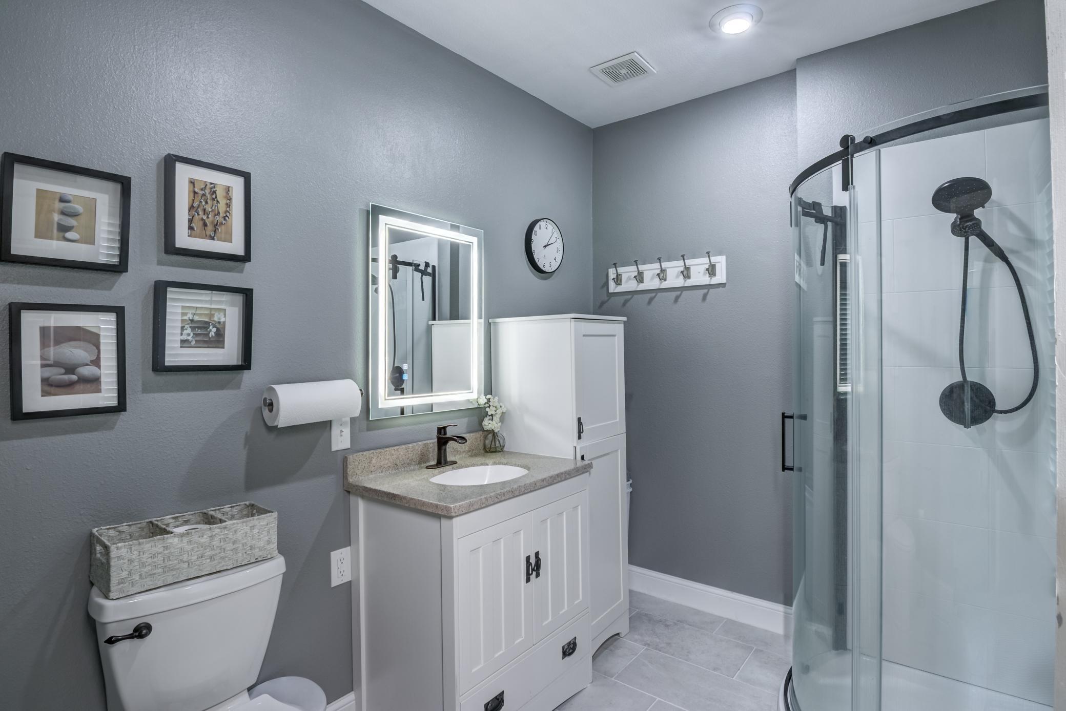12b - Bathroom-5.jpg