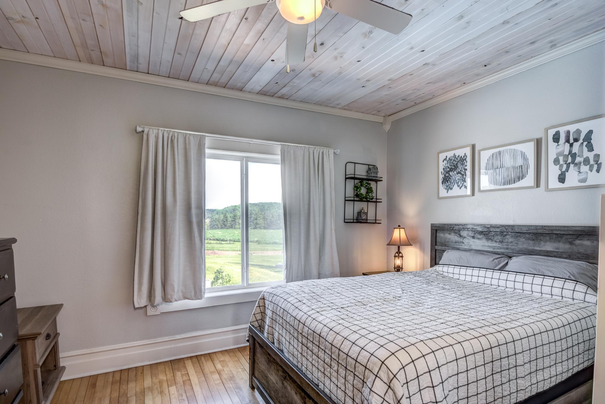 10 - Main Level Bedroom - 1-1.jpg