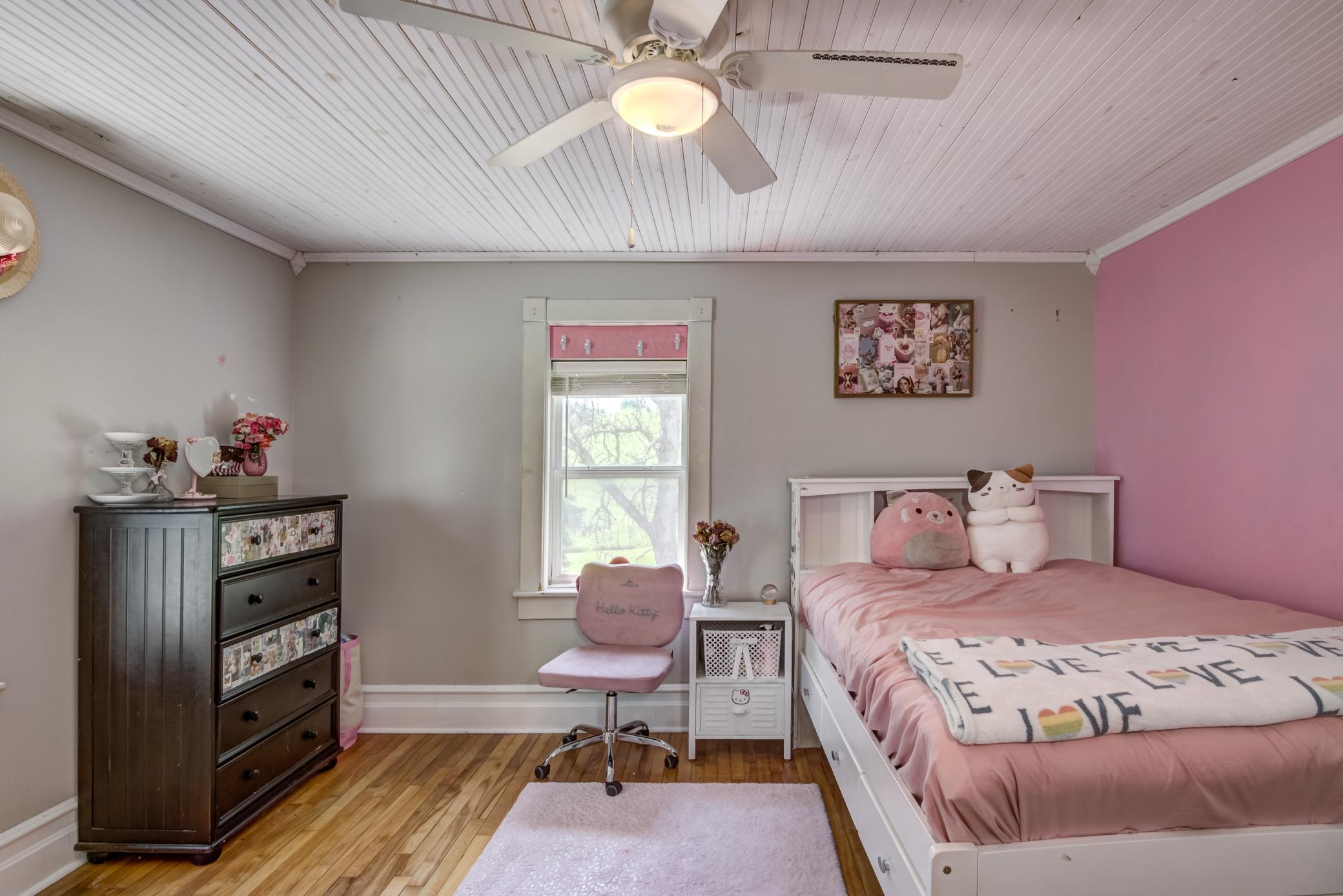 11 - Upper Level Bedroom - 3-1.jpg