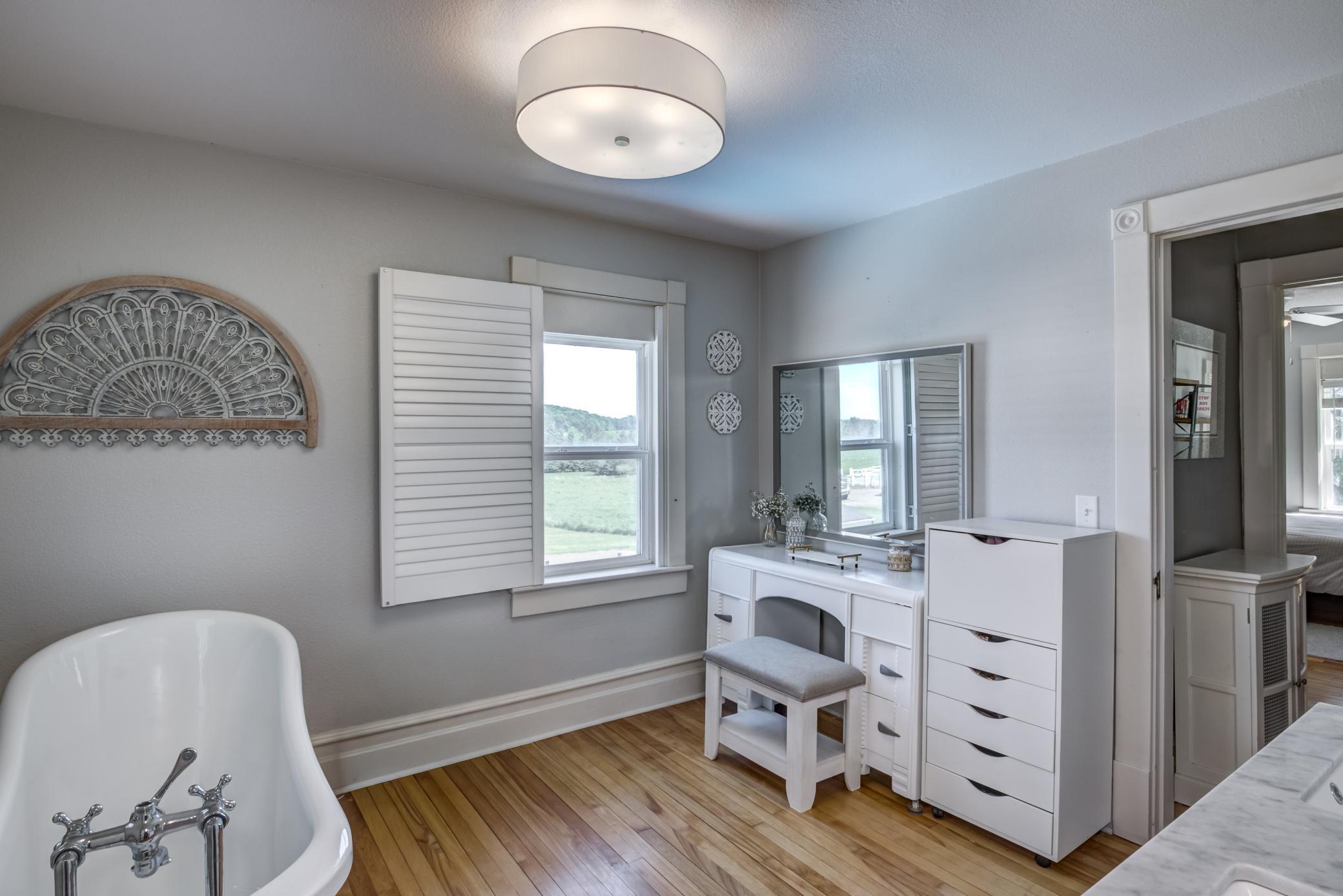 12b - Bathroom-2.jpg