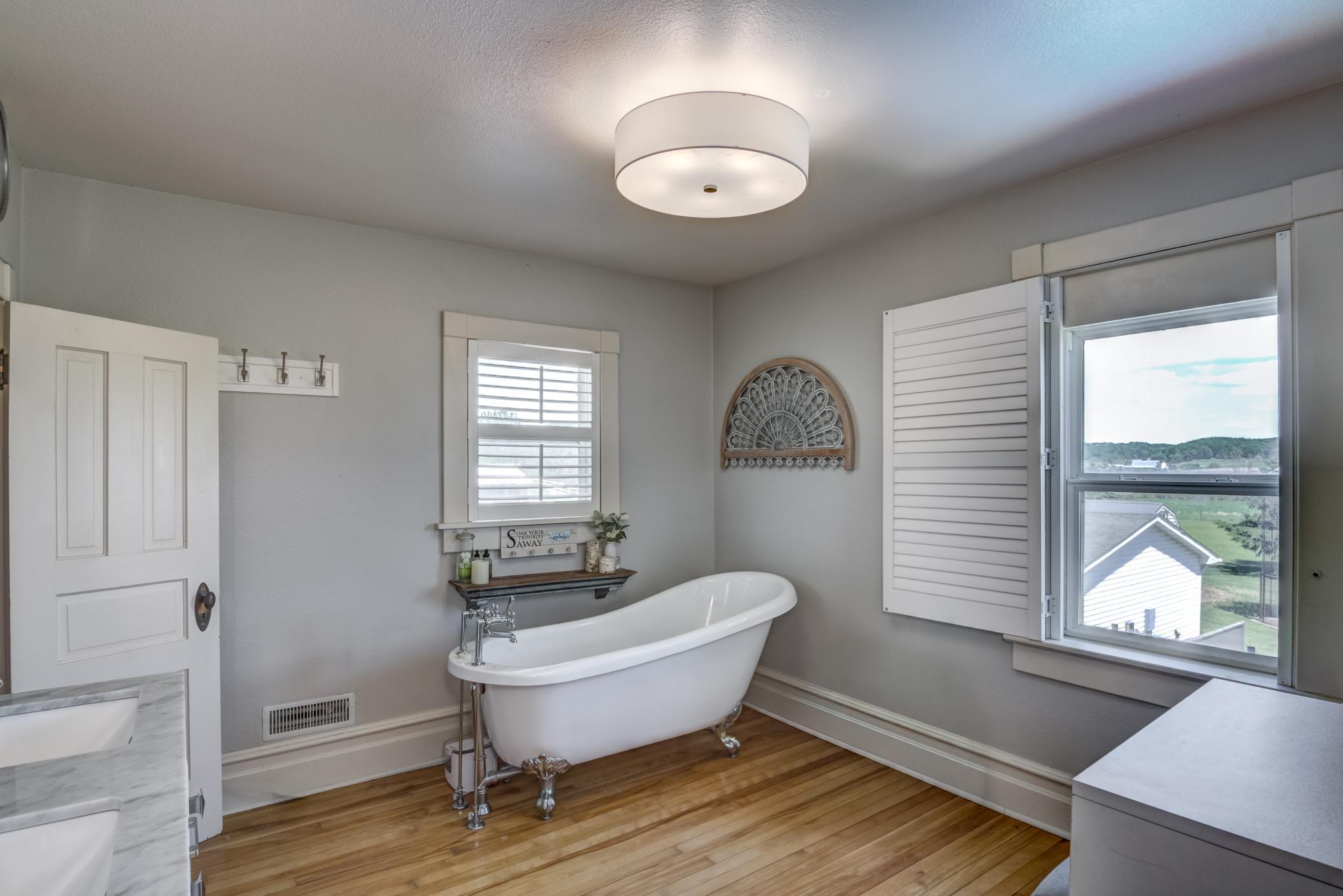 12b - Bathroom-1.jpg