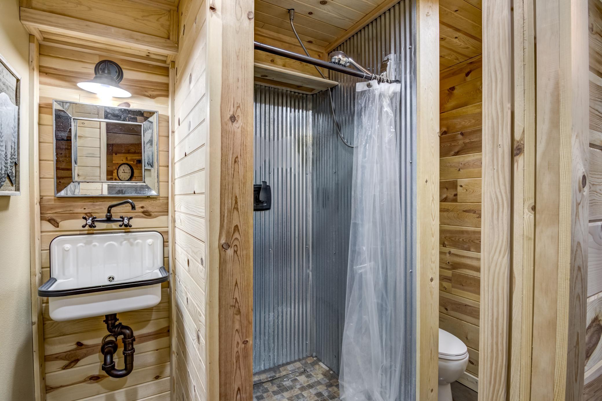 12b - Bathroom-3.jpg