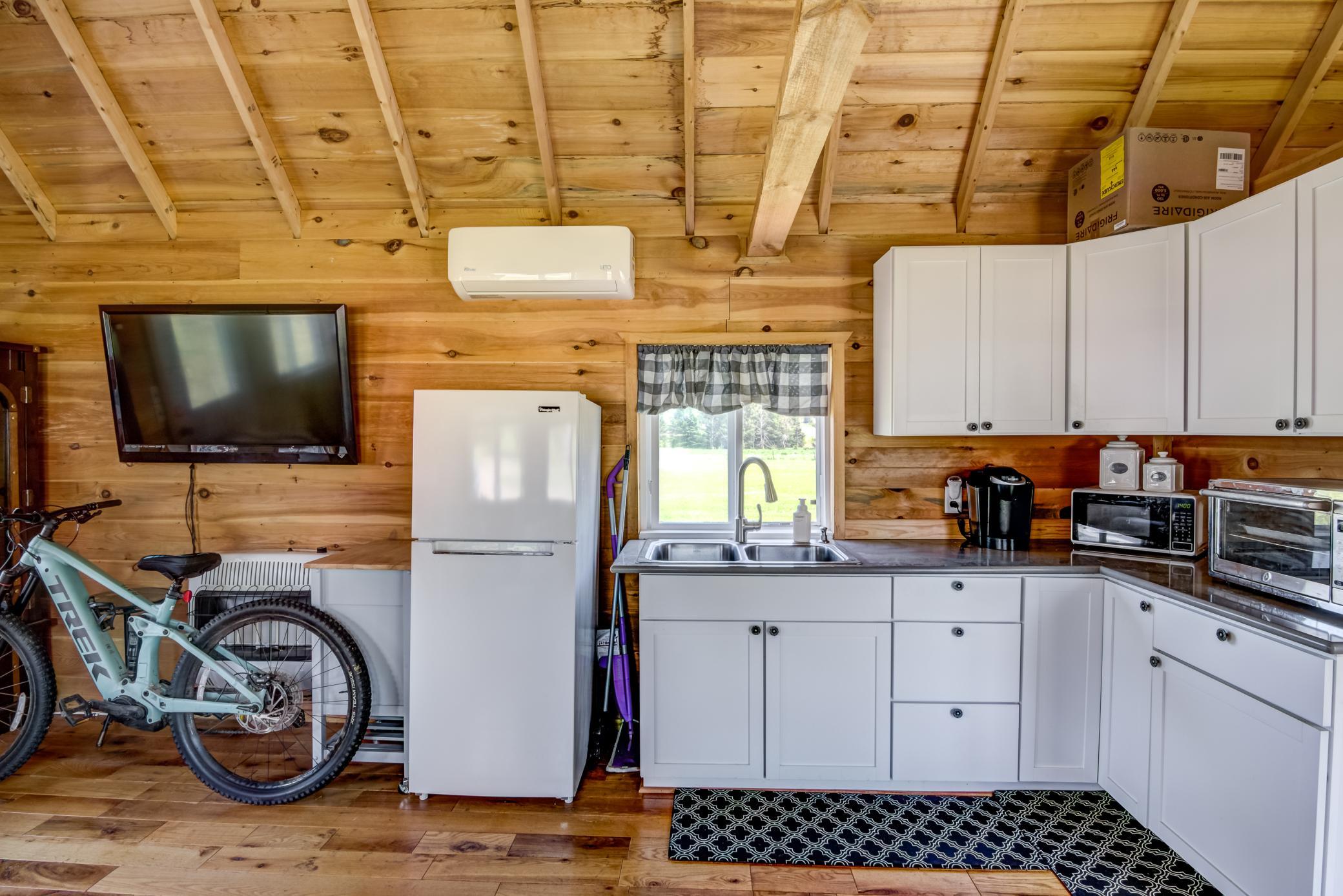 18 - Outbuilding-08.jpg