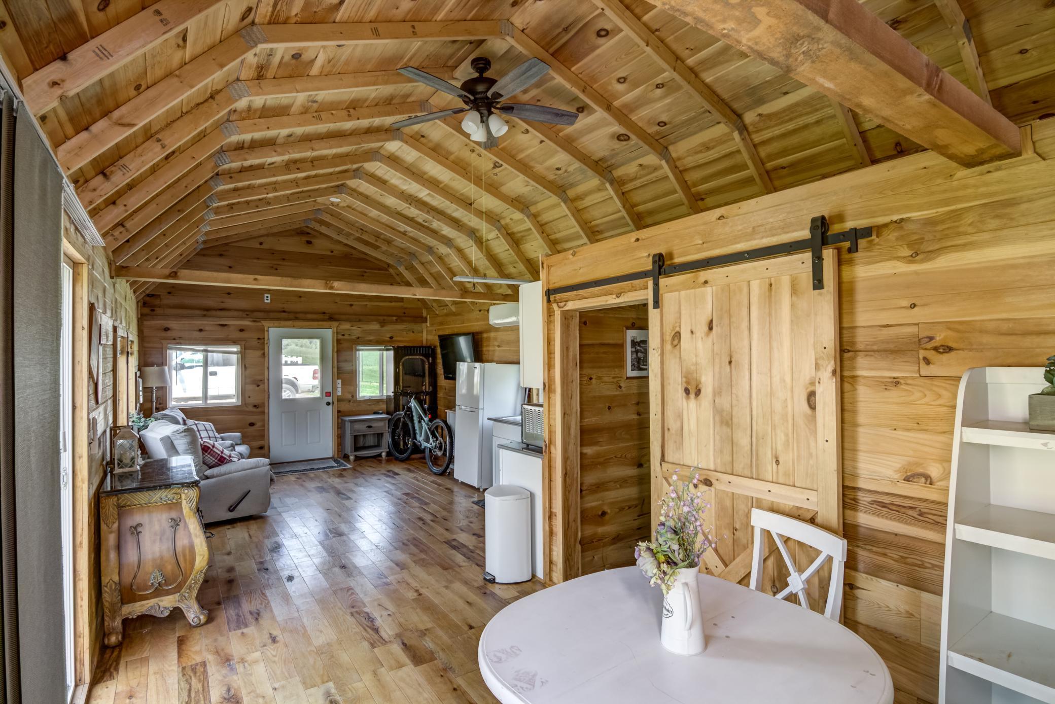 18 - Outbuilding-06.jpg