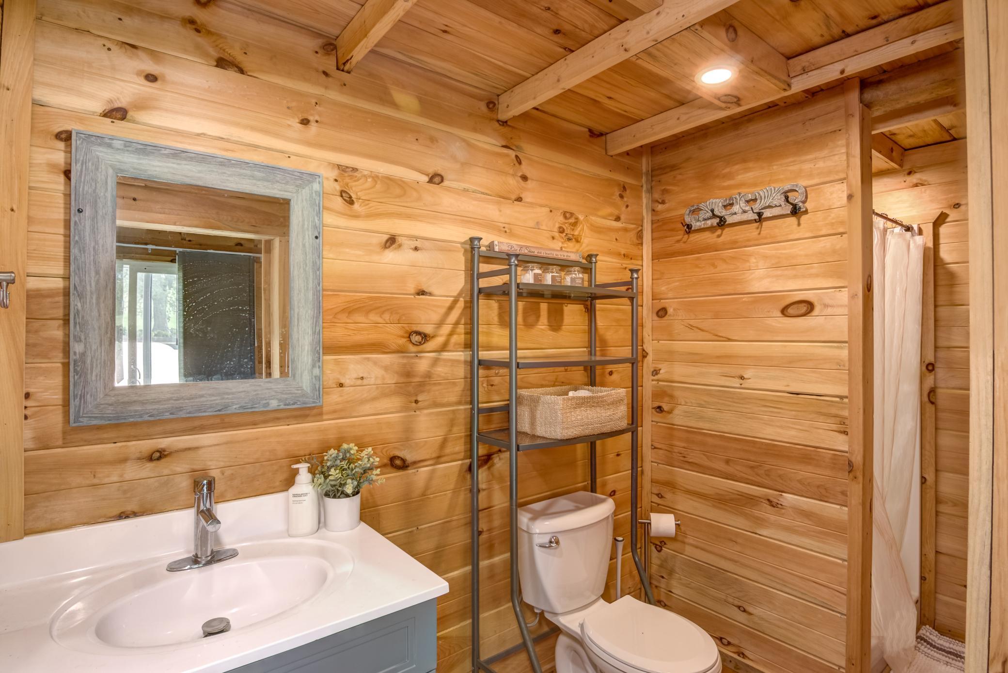 18 - Outbuilding-07.jpg