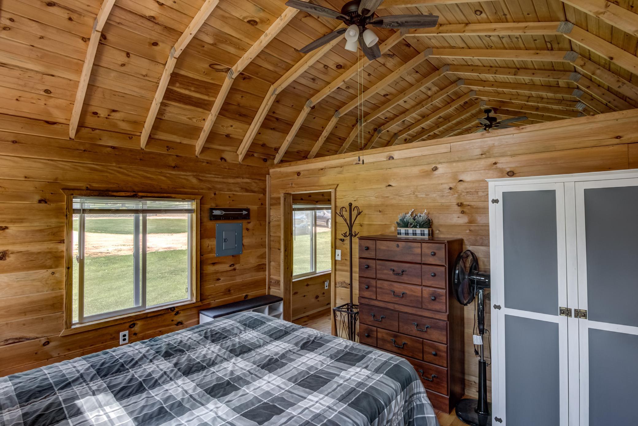 18 - Outbuilding-05.jpg