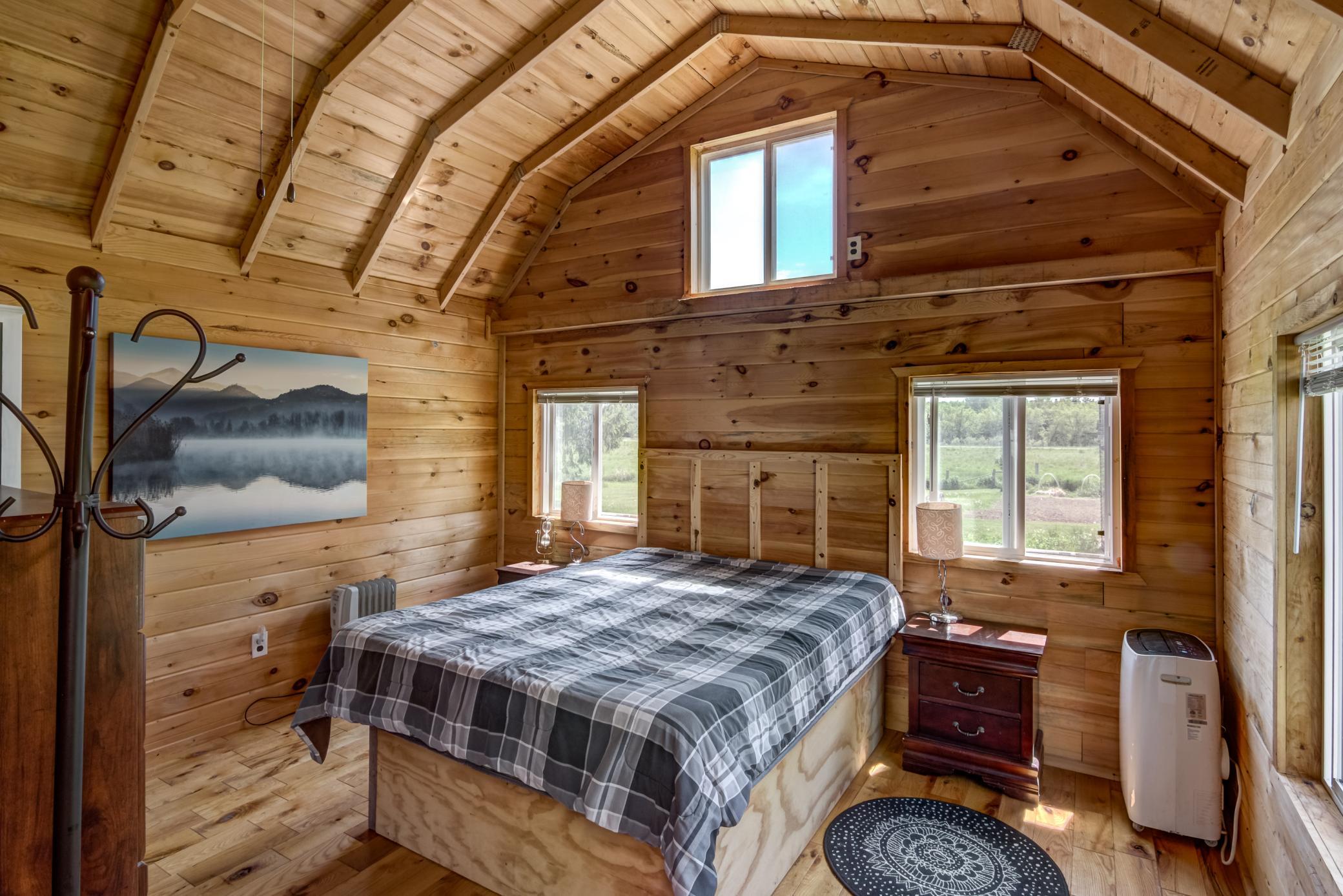 18 - Outbuilding-04.jpg