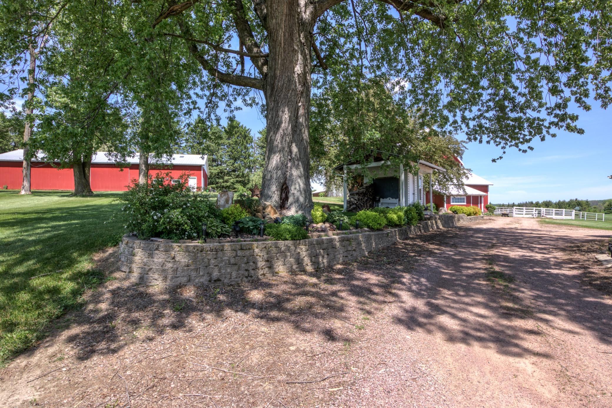 20 - Exterior-05b.jpg