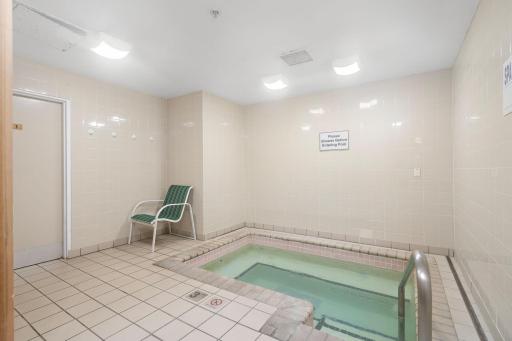 22-web-or-mls-3131-excelsior-blvd-713.jpg