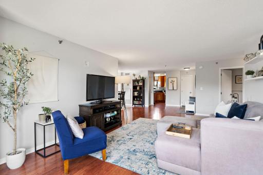 7-web-or-mls-3131-excelsior-blvd-713.jpg