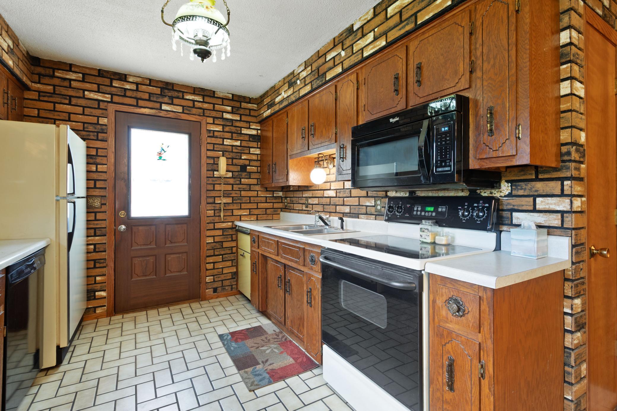 Plenty of Countertops and Cabinets