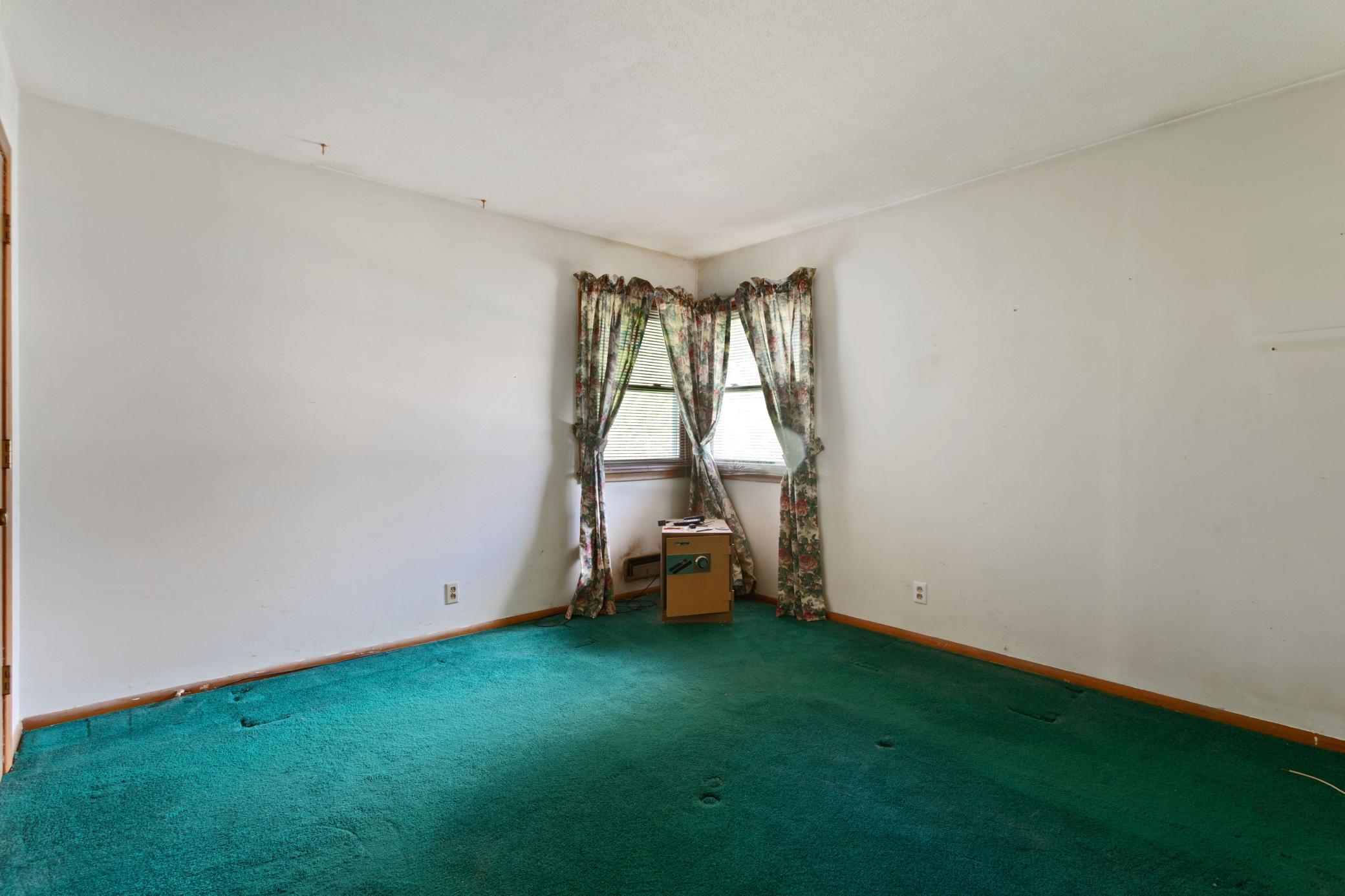 Large Bedroom