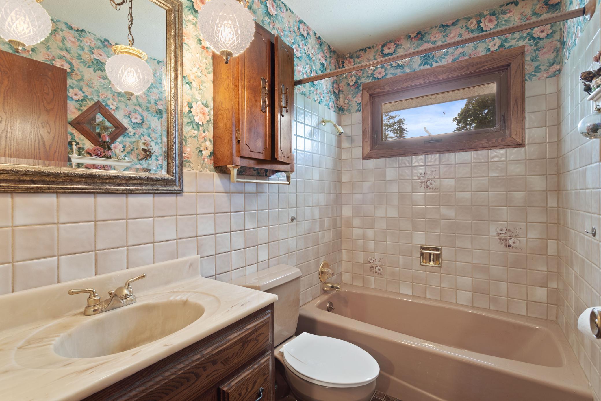 Main Floor Full Bathroom