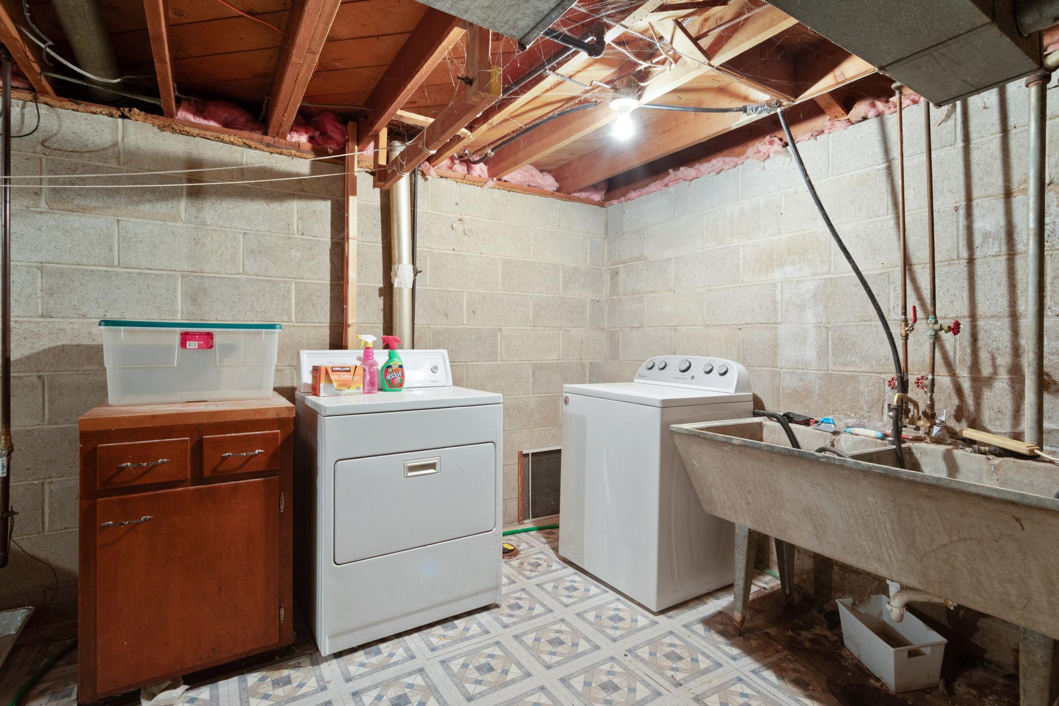LL Laundry and Utility Room