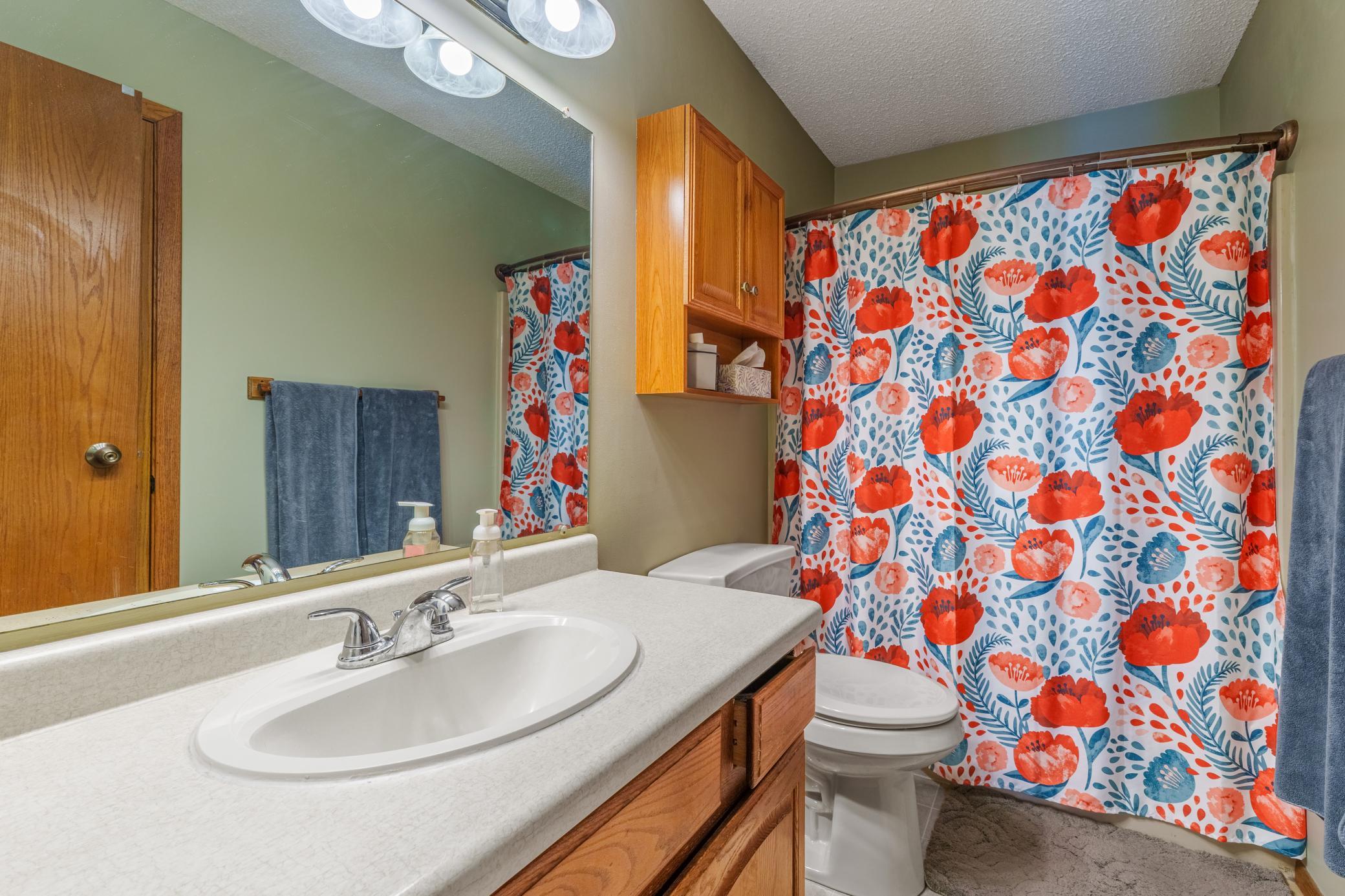 Upper Level Full Bathroom