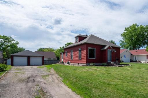 908 3rd Street SW, Waseca, MN 56093
