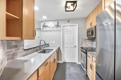 6048 Chasewood Parkway, 1, Hopkins, MN 55343