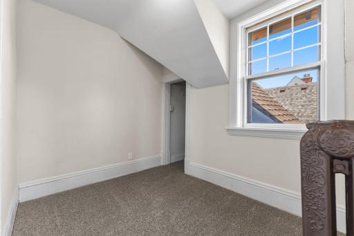 Flex room, for additional office or sitting room