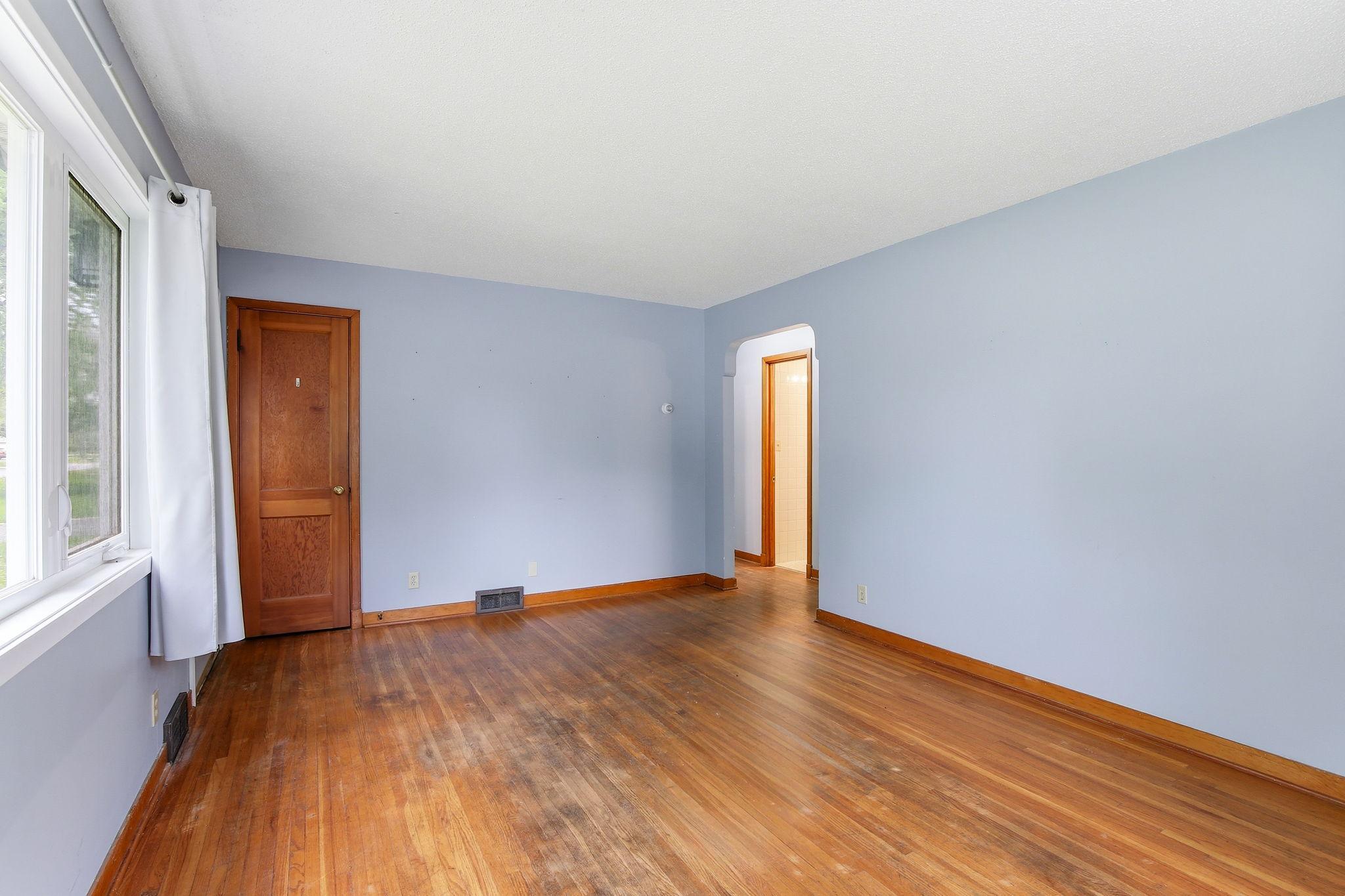 7-web-or-mls-7804-Emerson-Ave-N-07.jpg