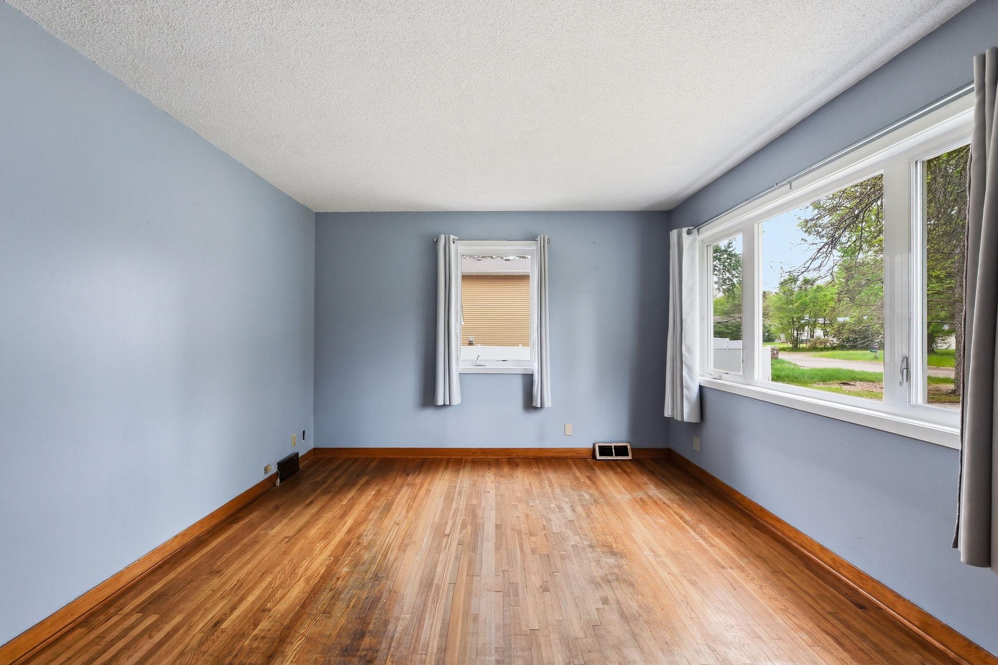 6-web-or-mls-7804-Emerson-Ave-N-06.jpg