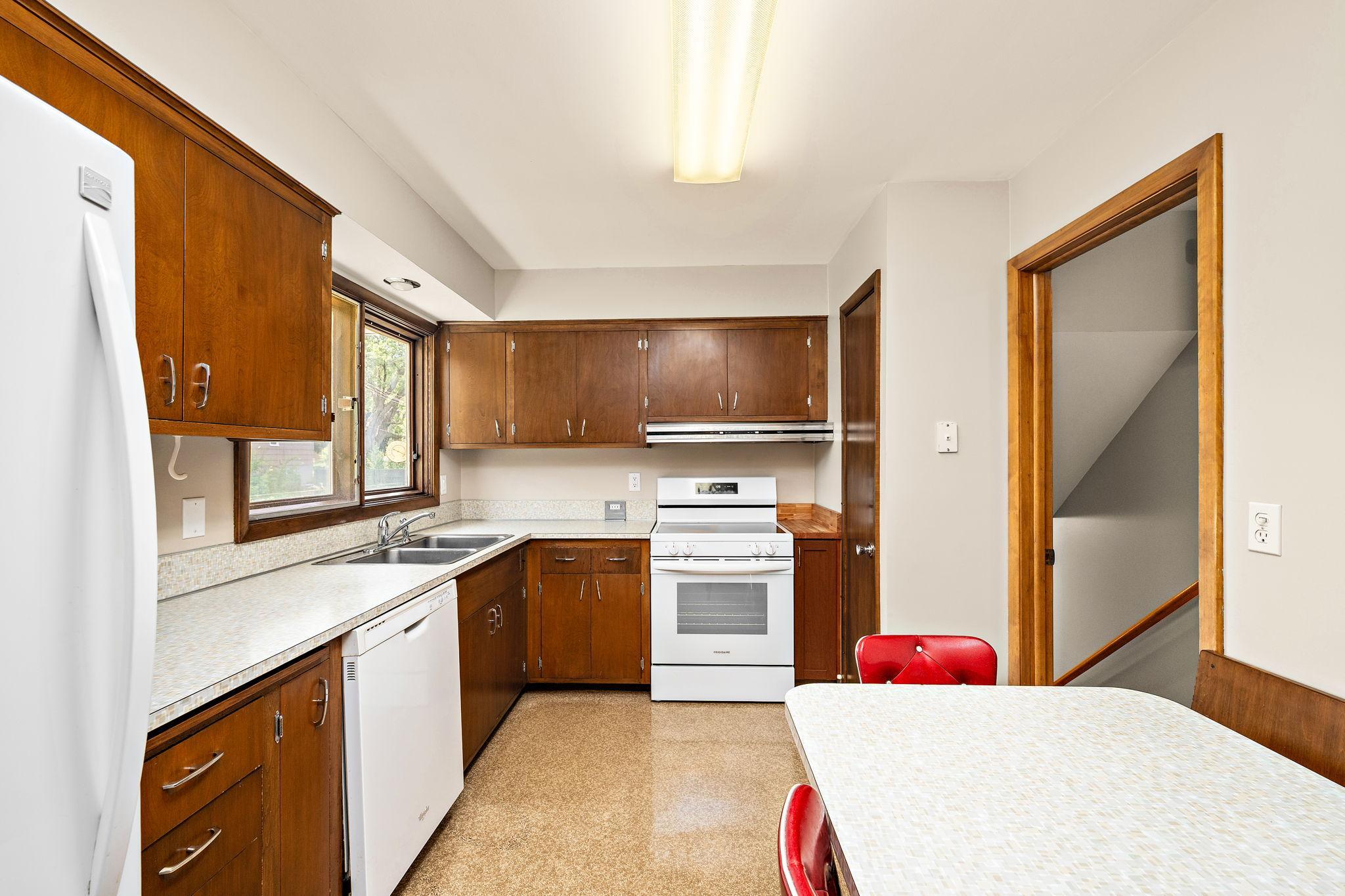 8-web-or-mls-6305-maloney-ave.jpg