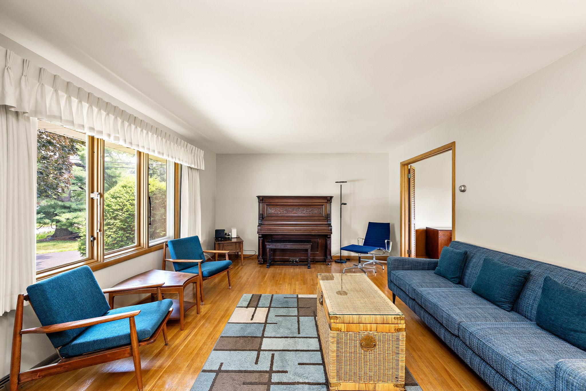 4-web-or-mls-6305-maloney-ave.jpg