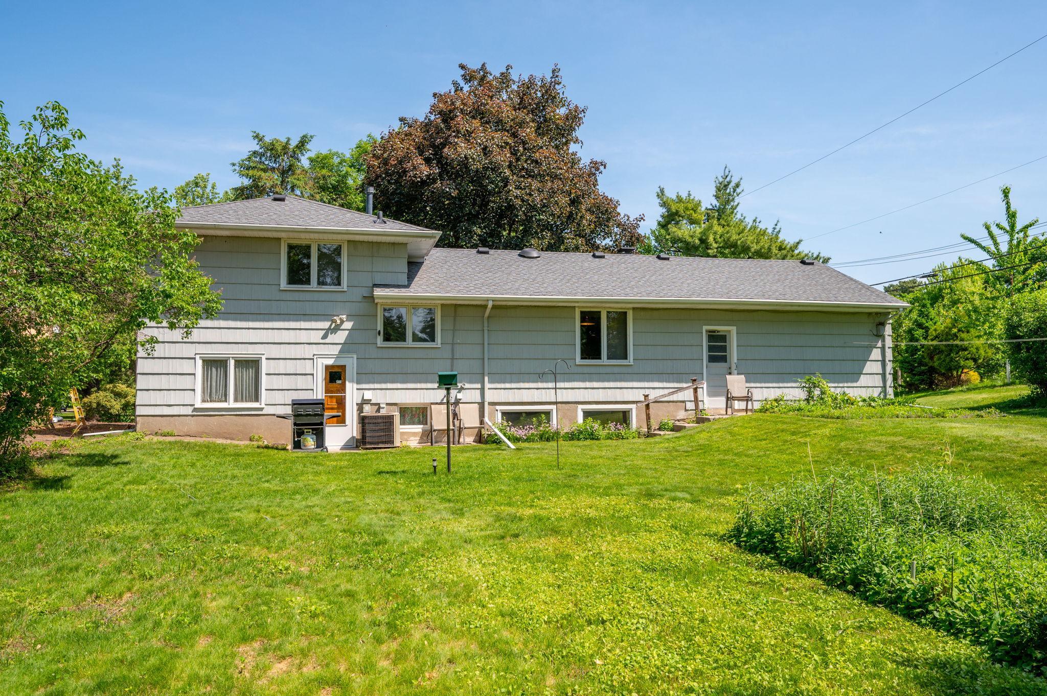 23-web-or-mls-6305-maloney-ave.jpg