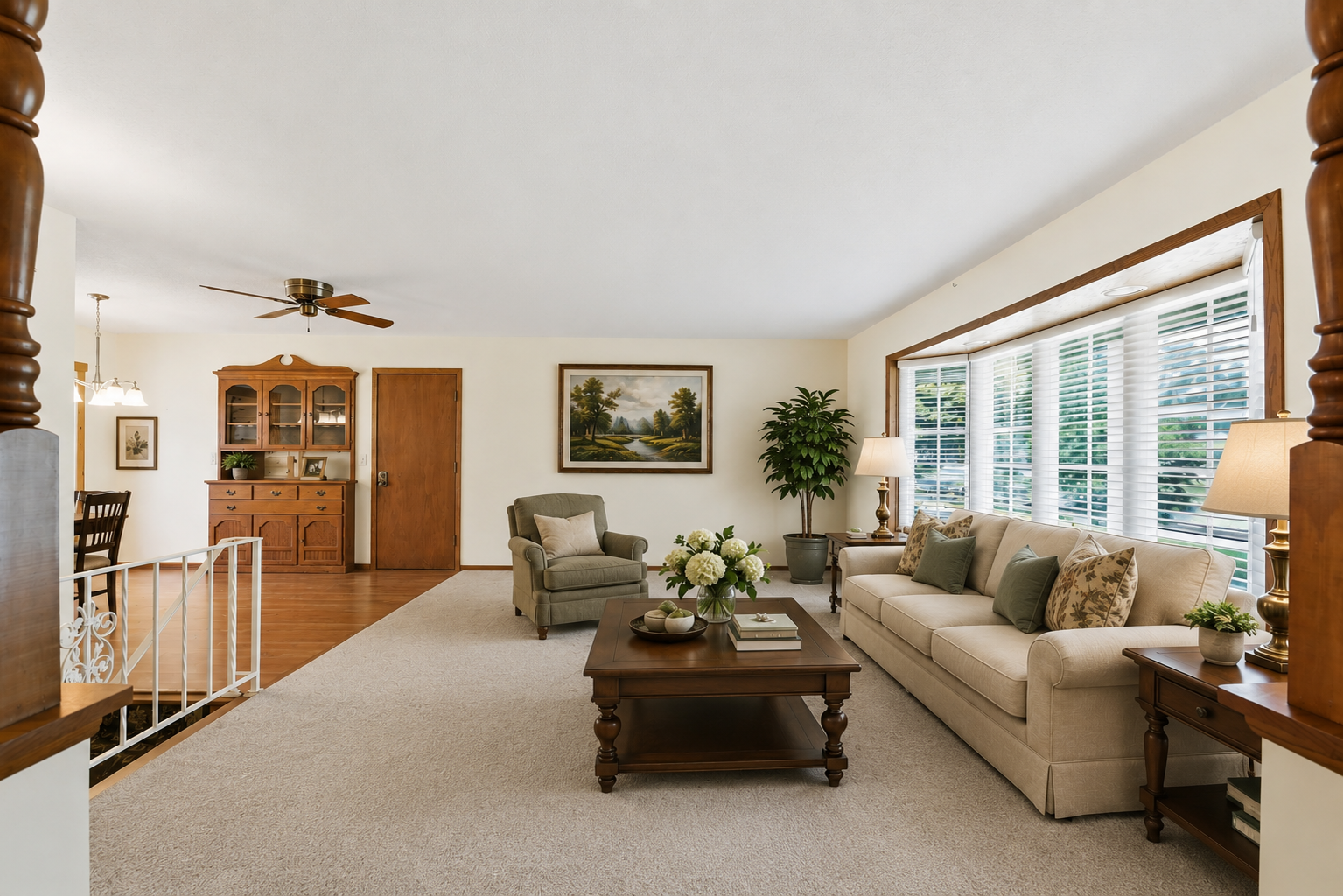 Large and open main living room just off foyer, with new carpet, bay window and garage access.
Virtually staged