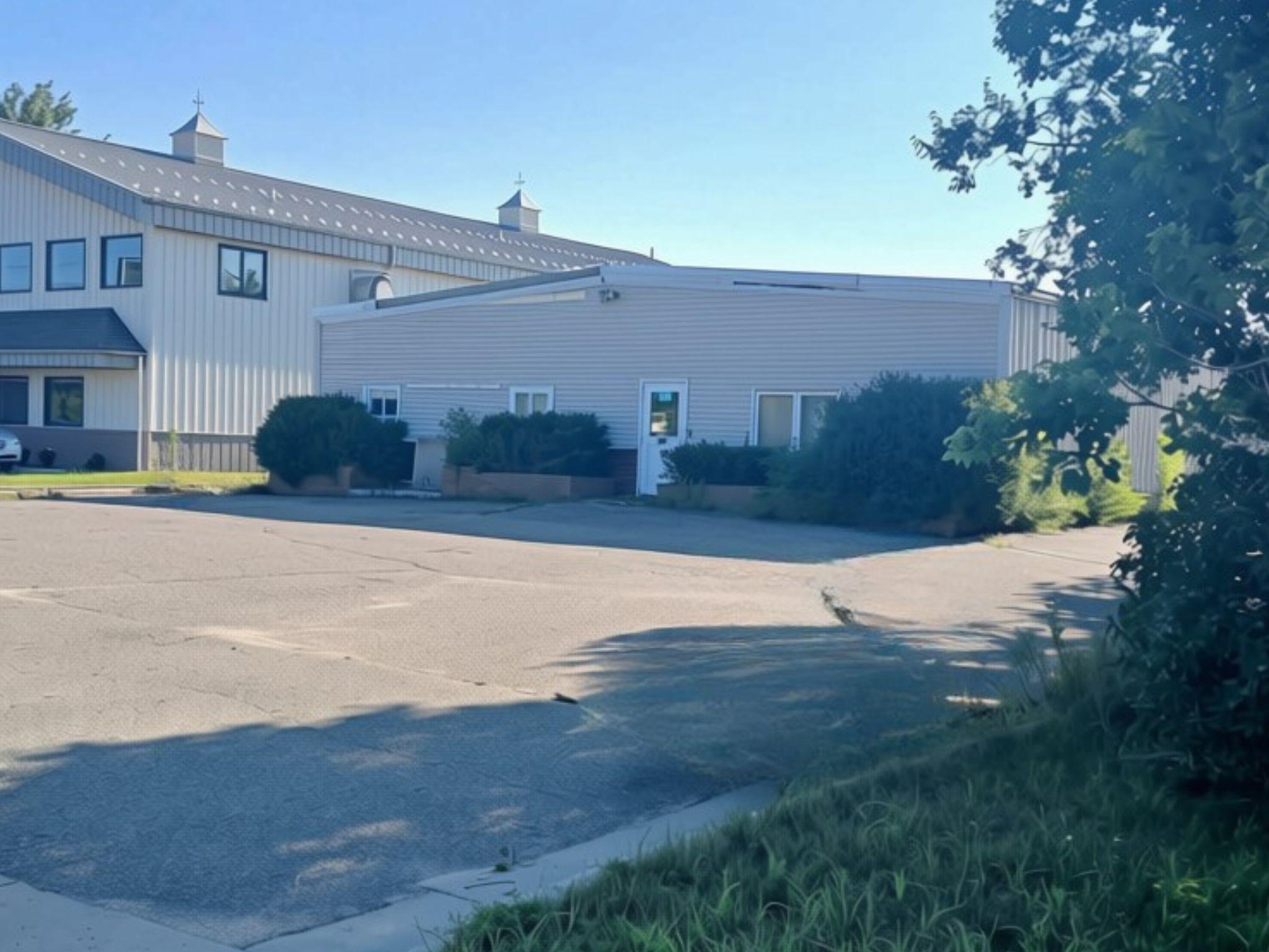 1008 Washington Ave S Bemidji paved parking