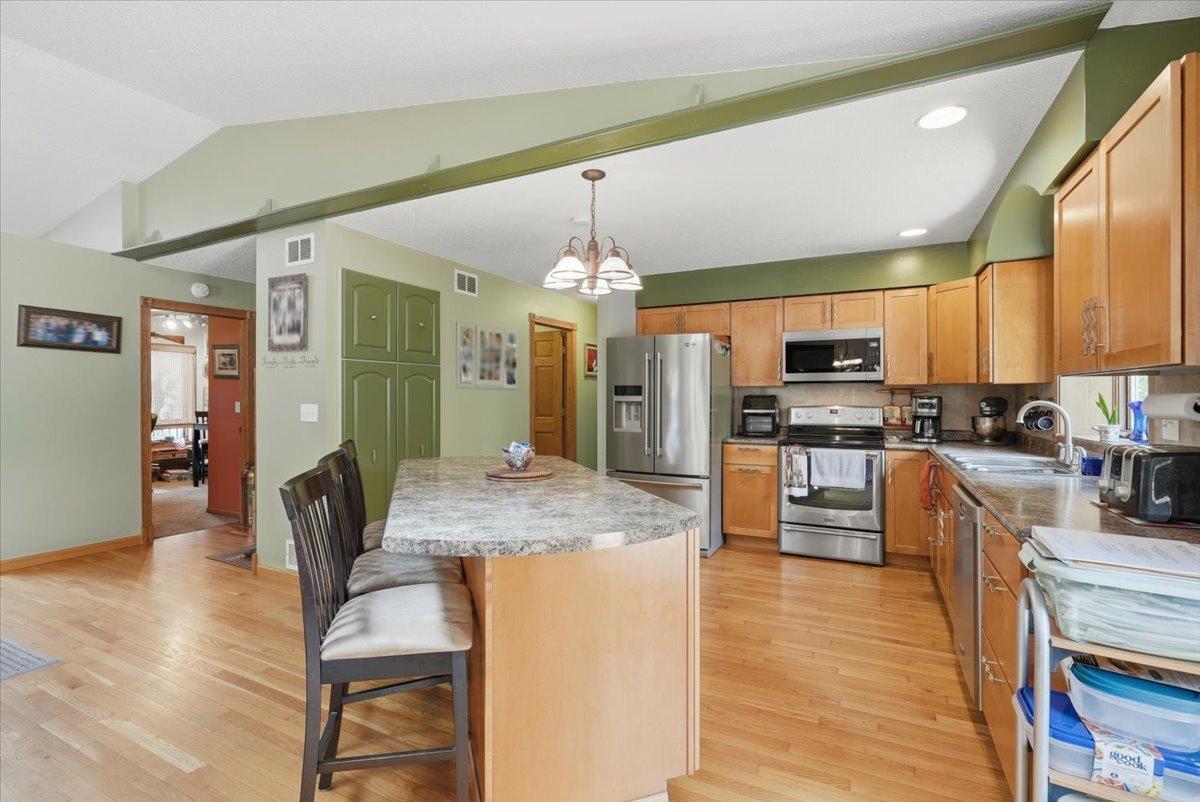 14-Kitchen.jpg