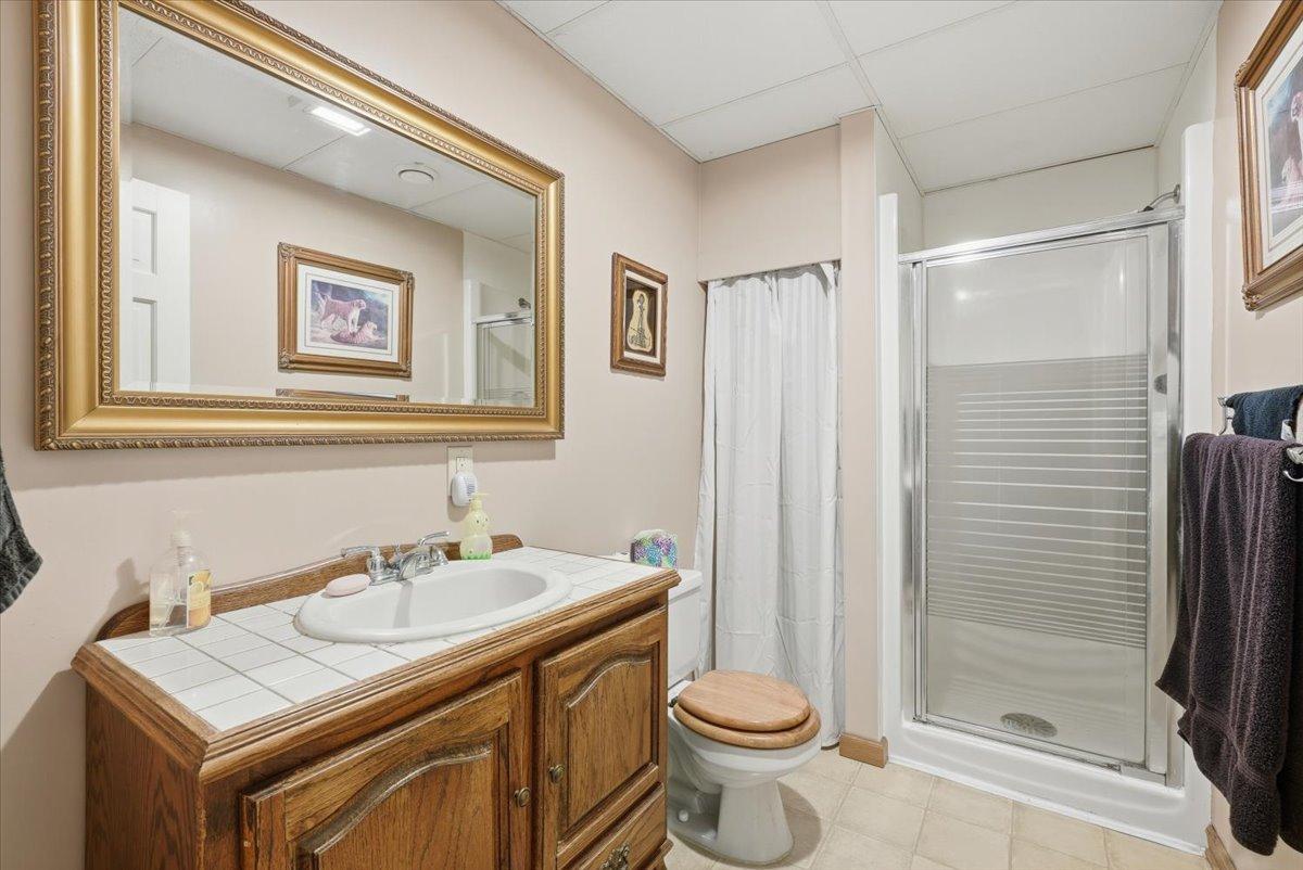22-Bathroom 2.jpg