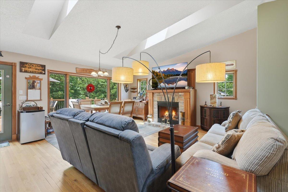 08-Living Room.jpg