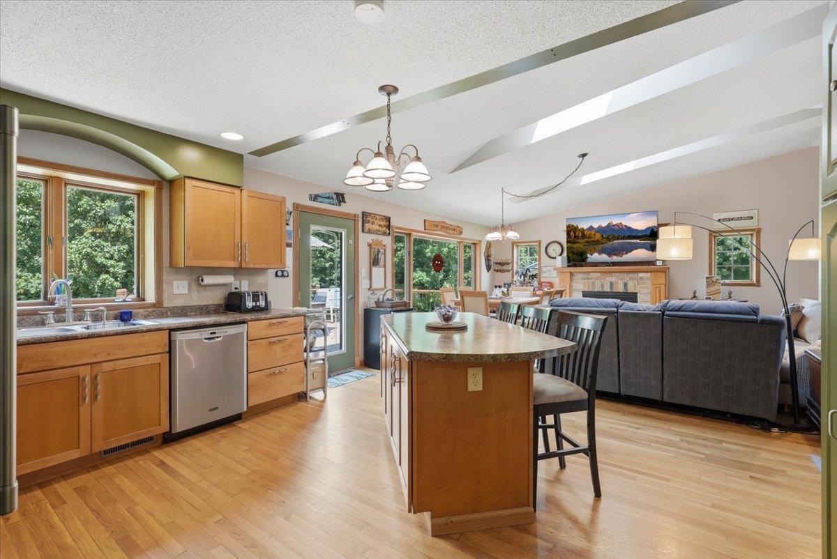 16-Kitchen.jpg