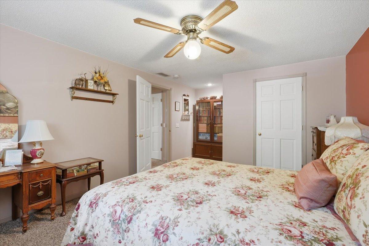 21-Bedroom 2.jpg