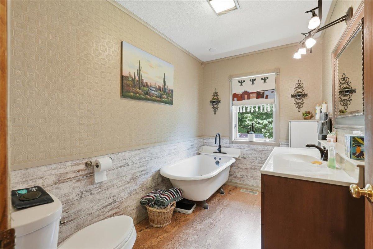 23-Bathroom 3.jpg