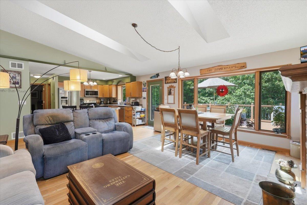 12-Living Room.jpg