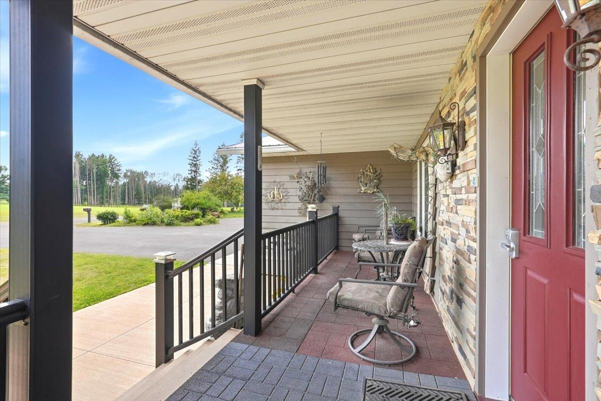 04-Front Porch.jpg