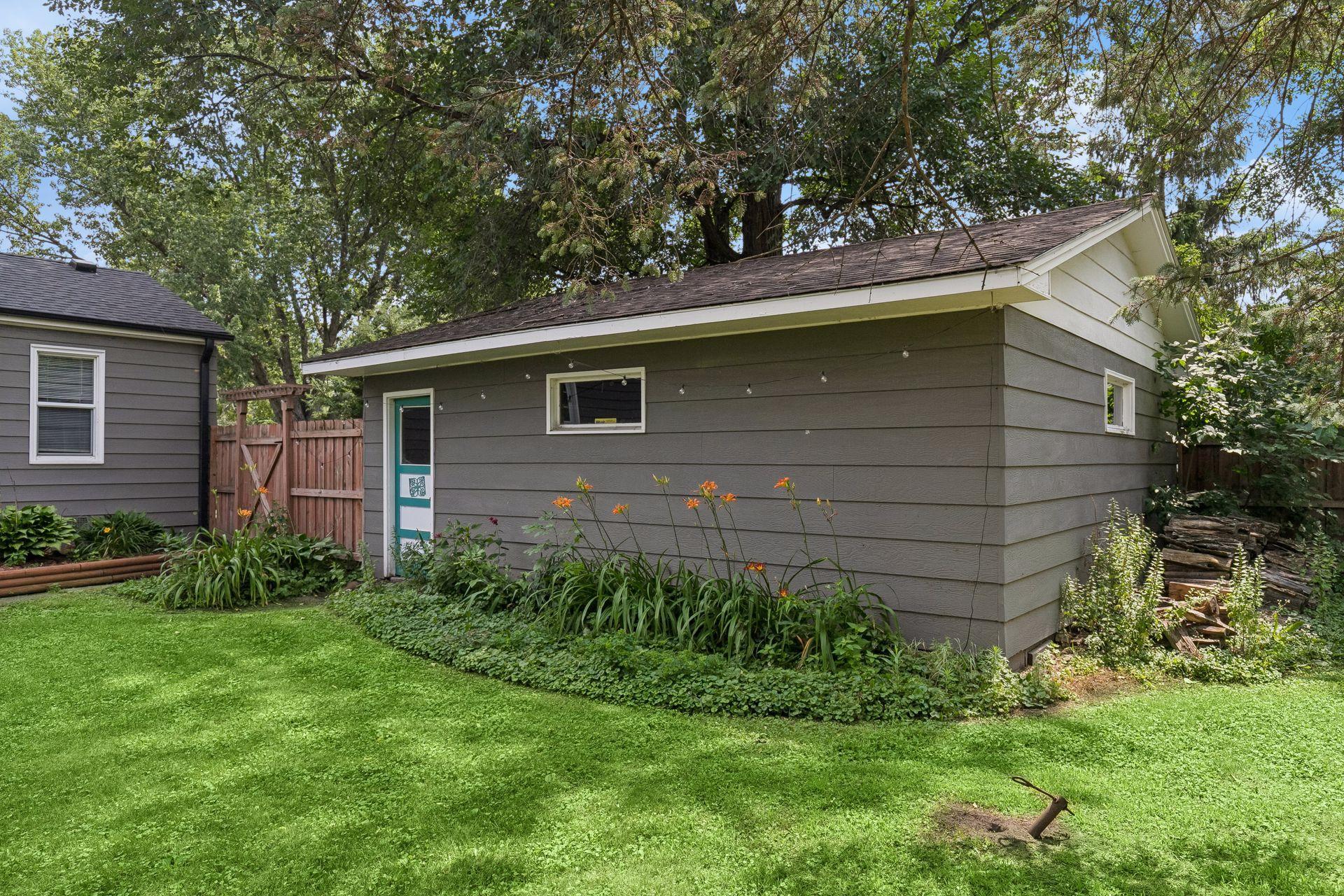 Garage yardside