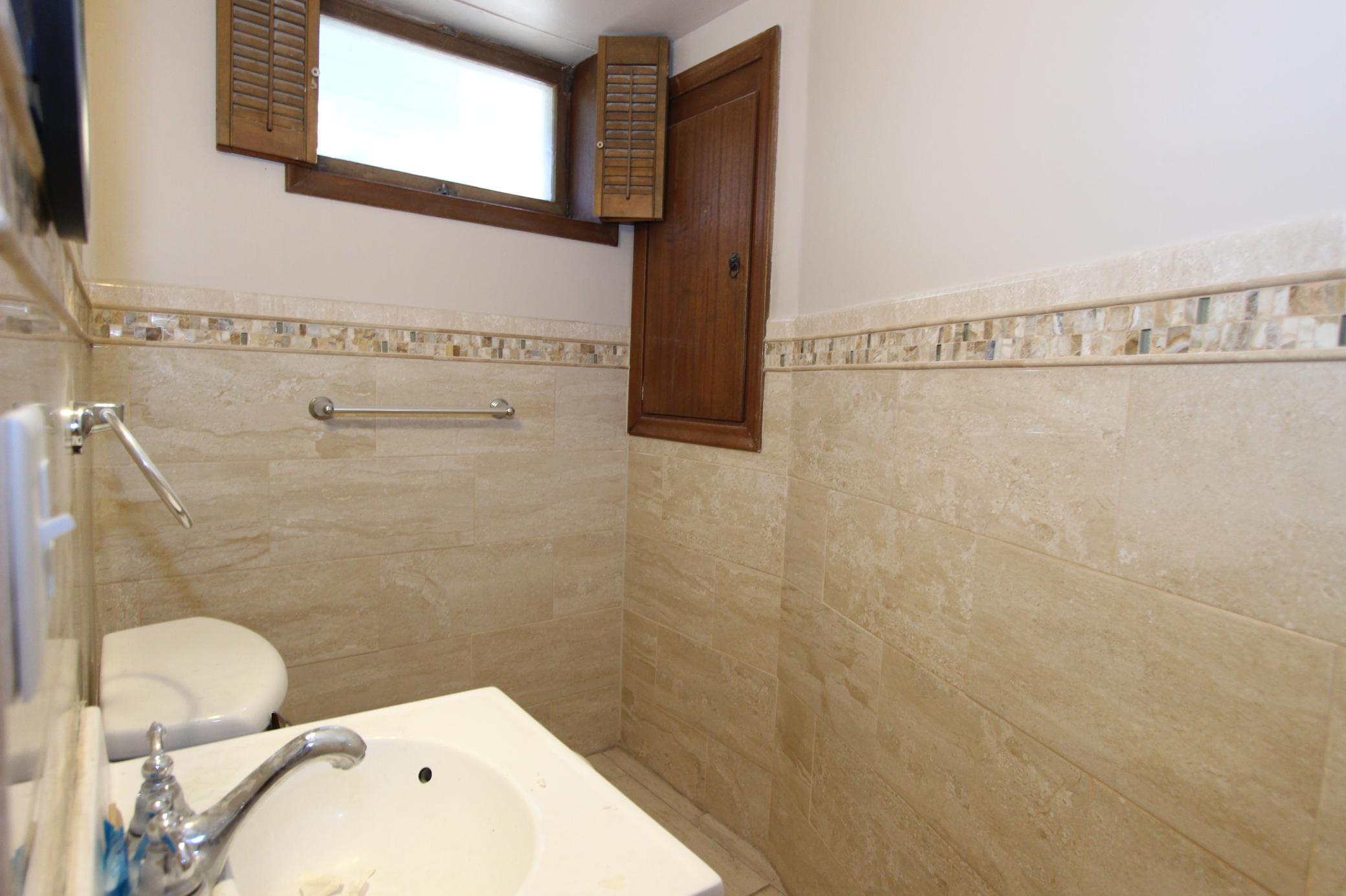 2742 Xenwood Bsmnt Bathroom