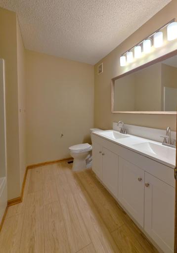 15358 Founders Lane, 102, Apple Valley, MN 55124