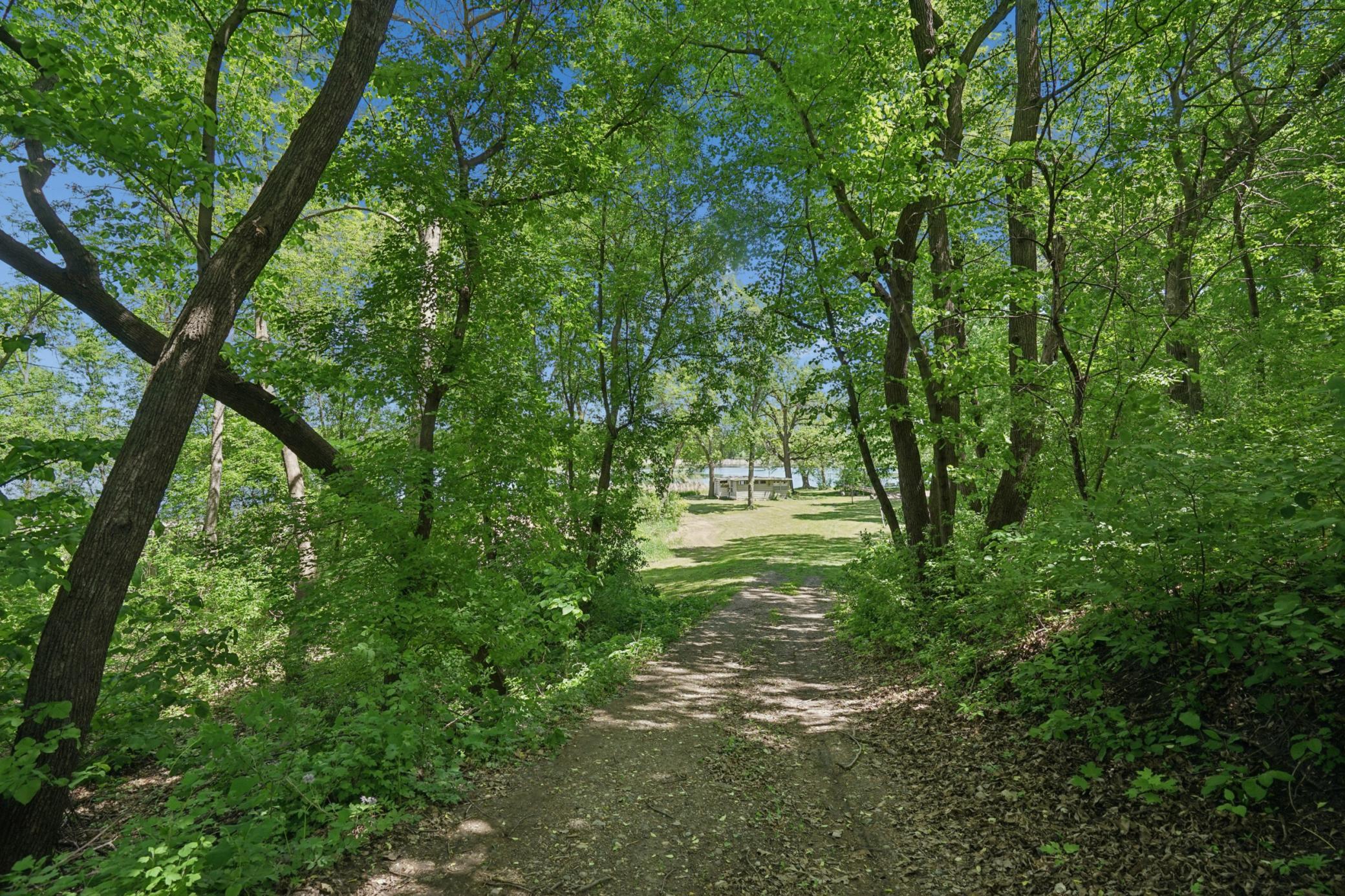 The entrance through the thick foliage ensuring your peace and quiet.