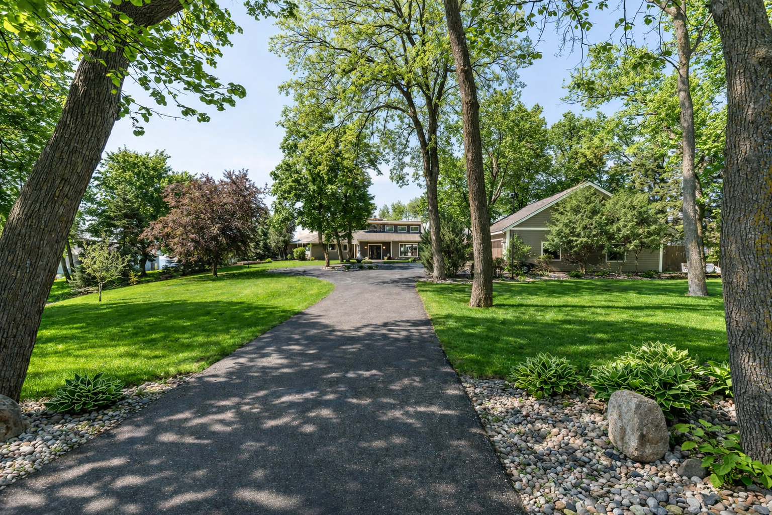 Driveway Entrance.png