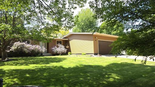 8009 Edgewood Avenue N, Brooklyn Park, MN 55445