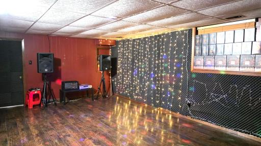 8009 Edgewood Avenue N, Brooklyn Park, MN 55445