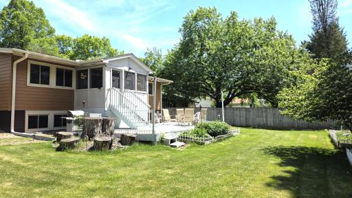 8009 Edgewood Avenue N, Brooklyn Park, MN 55445