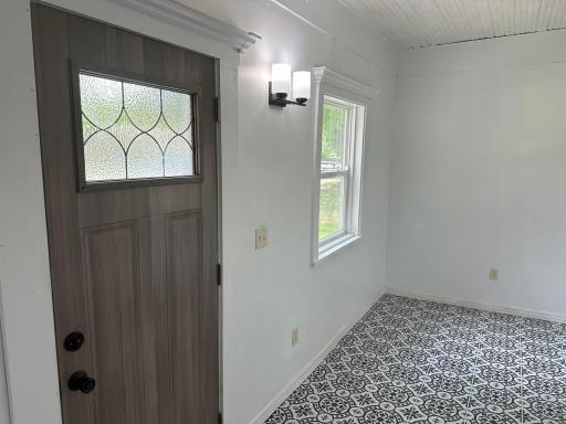 Entry/Sun Room