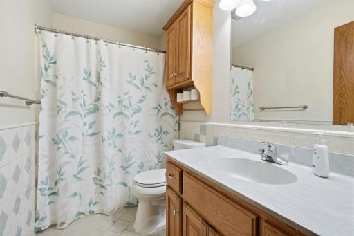 Full bath on the upper level of the home.