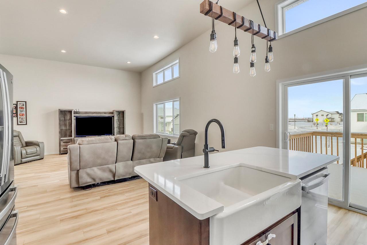 Kitchen1_3-1280.JPG
