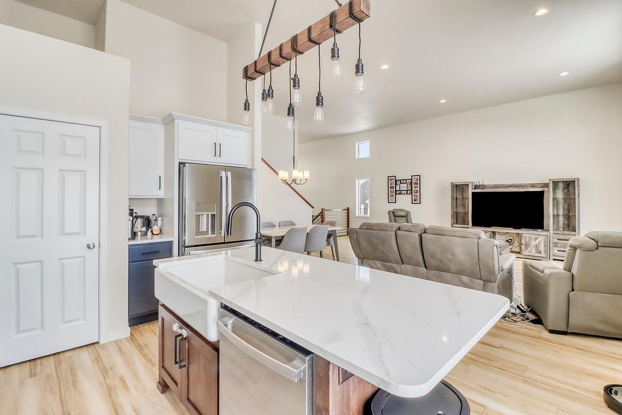 Kitchen1_2-1280.JPG